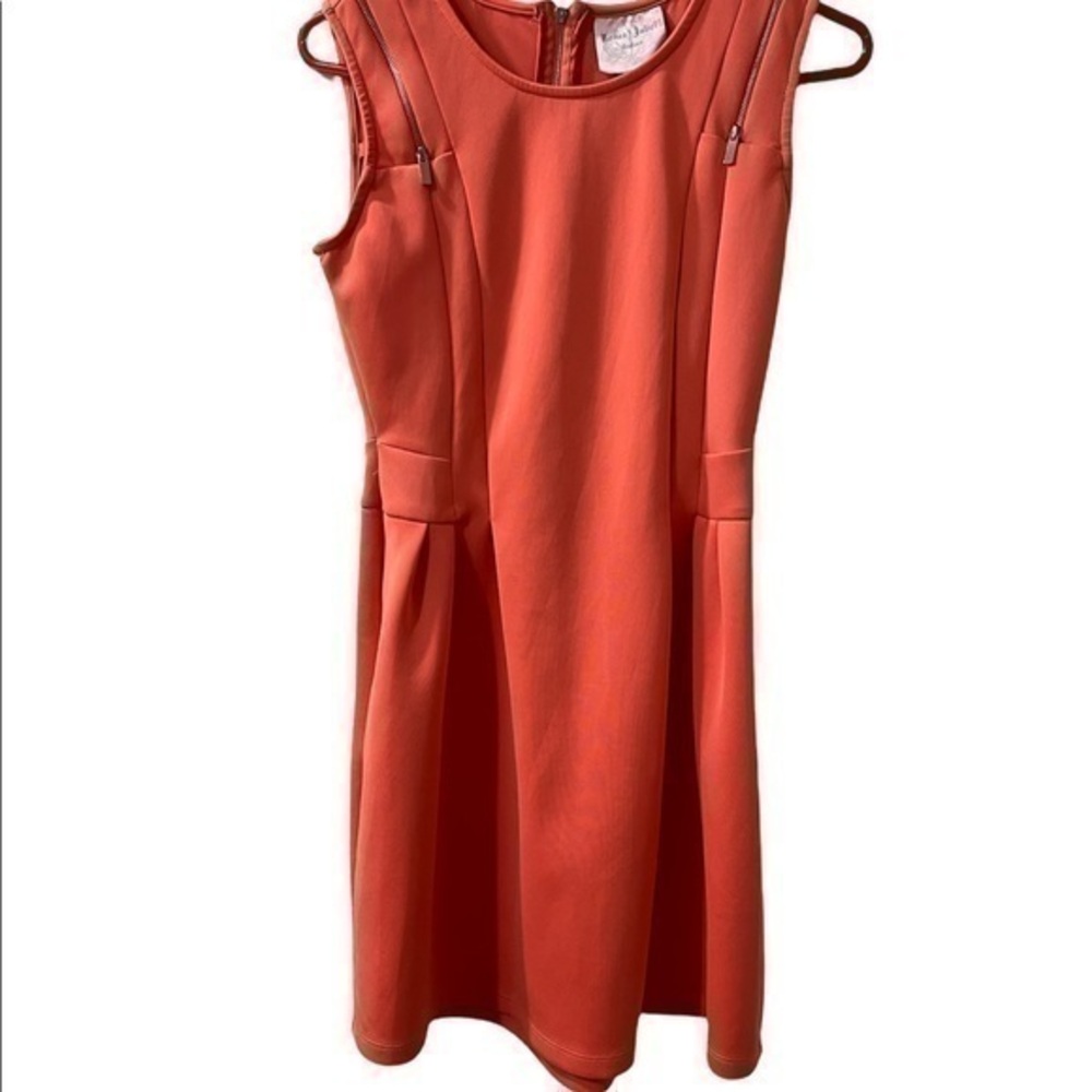 Romeo and Juliet Orange Scuba Zipper Dress Women Small
Condition 8/10 no flaws